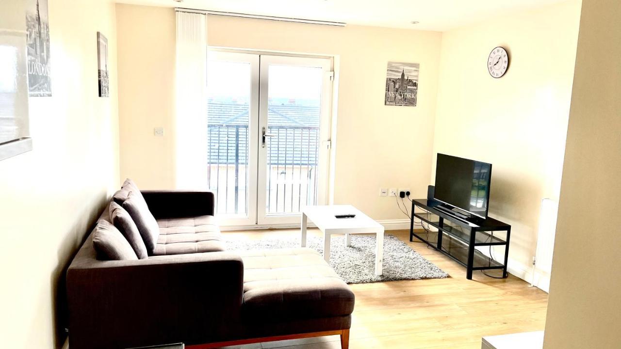 Holiday Flat In Central Slough Near To London Heathrow And Windsor With Free Car Park Eksteriør bilde