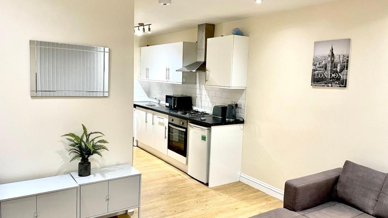 Holiday Flat In Central Slough Near To London Heathrow And Windsor With Free Car Park Eksteriør bilde