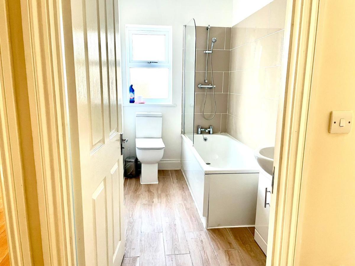 Holiday Flat In Central Slough Near To London Heathrow And Windsor With Free Car Park Eksteriør bilde
