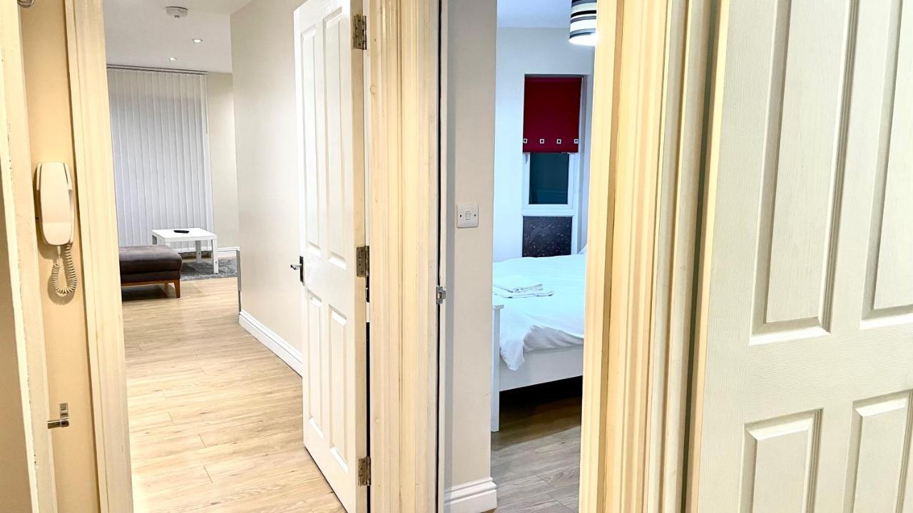 Holiday Flat In Central Slough Near To London Heathrow And Windsor With Free Car Park Eksteriør bilde