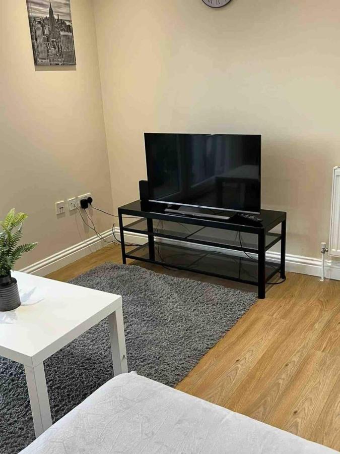 Holiday Flat In Central Slough Near To London Heathrow And Windsor With Free Car Park Eksteriør bilde