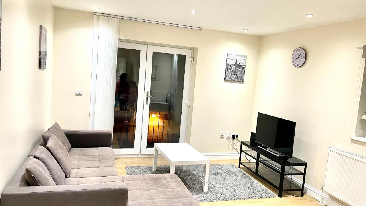 Holiday Flat In Central Slough Near To London Heathrow And Windsor With Free Car Park Eksteriør bilde