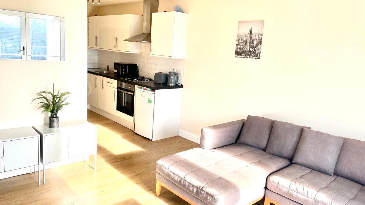 Holiday Flat In Central Slough Near To London Heathrow And Windsor With Free Car Park Eksteriør bilde